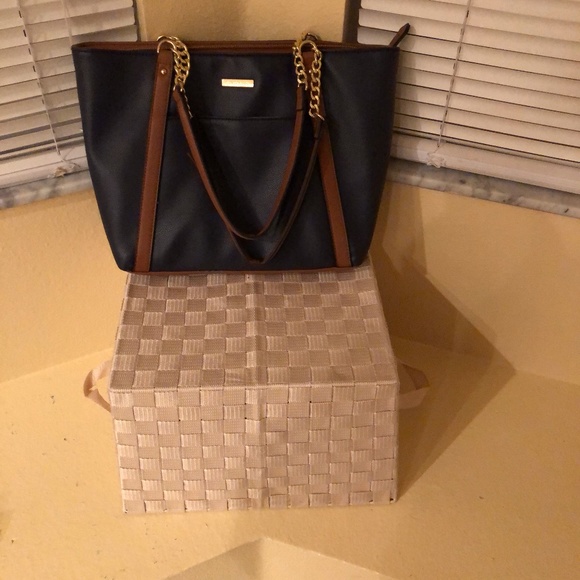 CLOTH CLOSET FASHIONAND STUFF - Picture 2 of 7